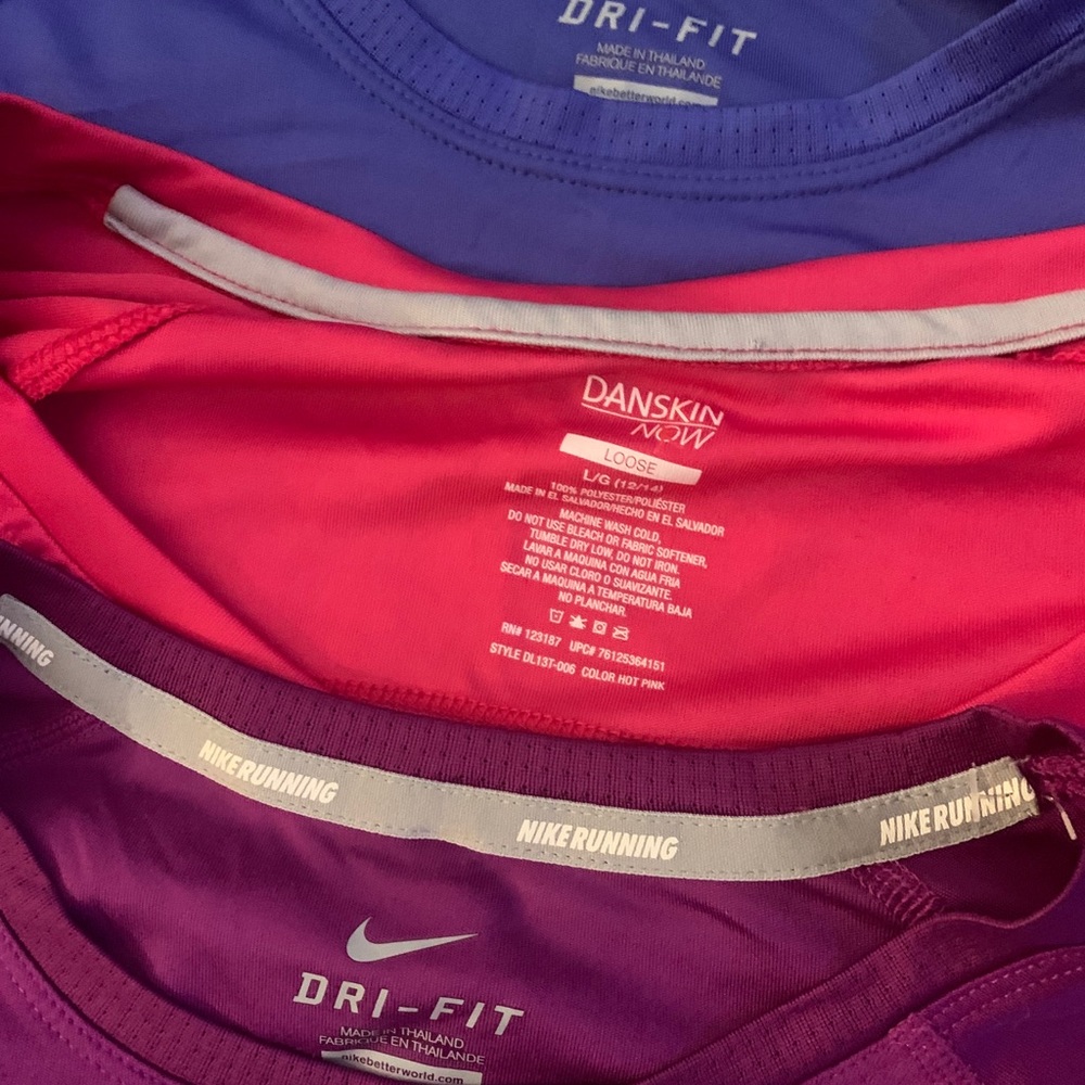 Bundle of 8 workout tops - Picture 2 of 4